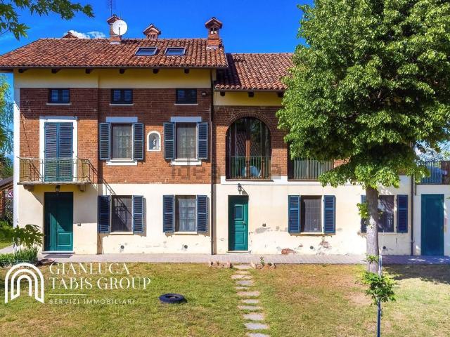 Case e ville in vendita di 457 m² in Strada per Villata, 53