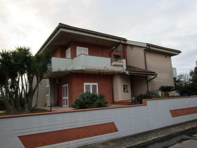 Case e ville in vendita di 458 m²