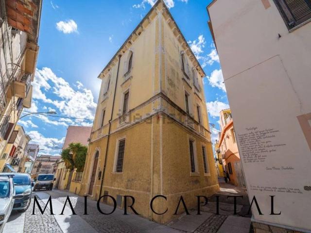 Case e ville in vendita di 458 m² in Via Roma, 104