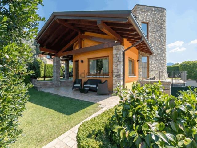 Case e ville in vendita di 459 m²