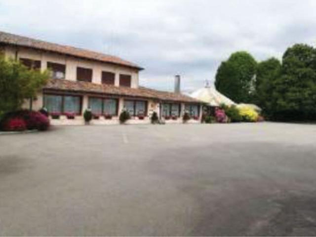 Case e ville in vendita di 459 m² in Via Montebelluna di Salvarosa