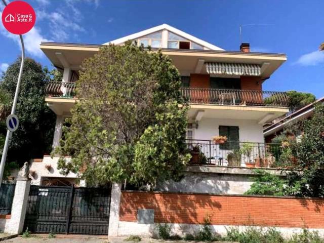 Case e ville in vendita di 459 m² in Via Tiziano Vecellio, 53