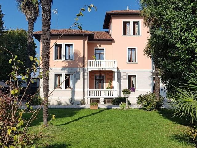 Case e ville in vendita di 460 m²