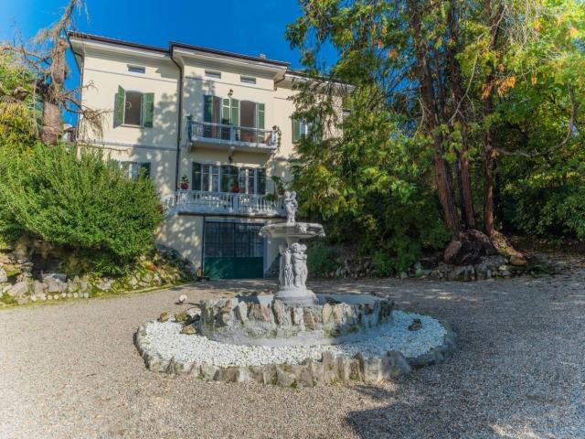 Case e ville in vendita di 460 m²
