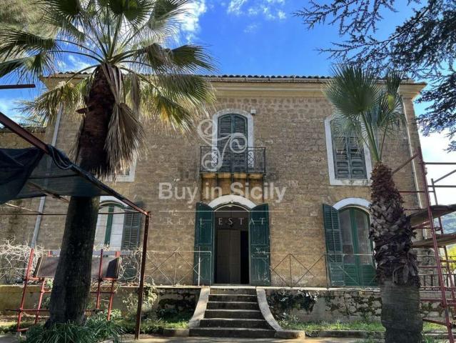 Case e ville in vendita di 460 m² in Via Amerigo Conti