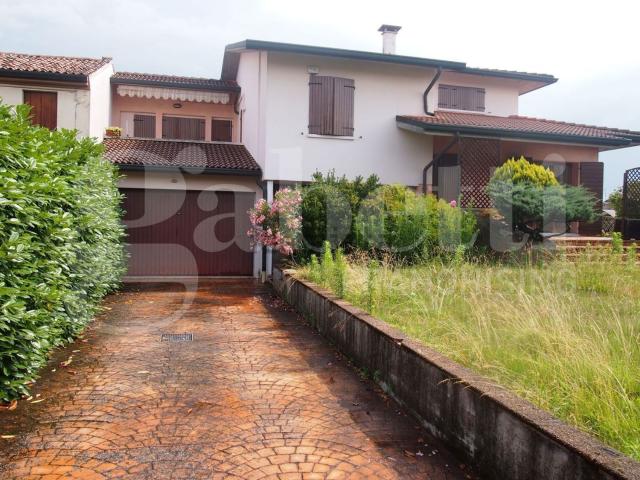 Case e ville in vendita di 460 m² in Via Almerini, 66