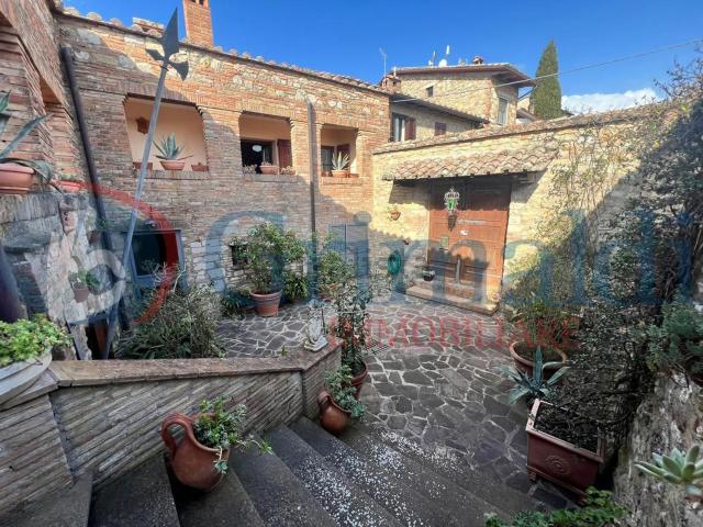 Case e ville in vendita di 460 m² in Via Giuseppe Garibaldi