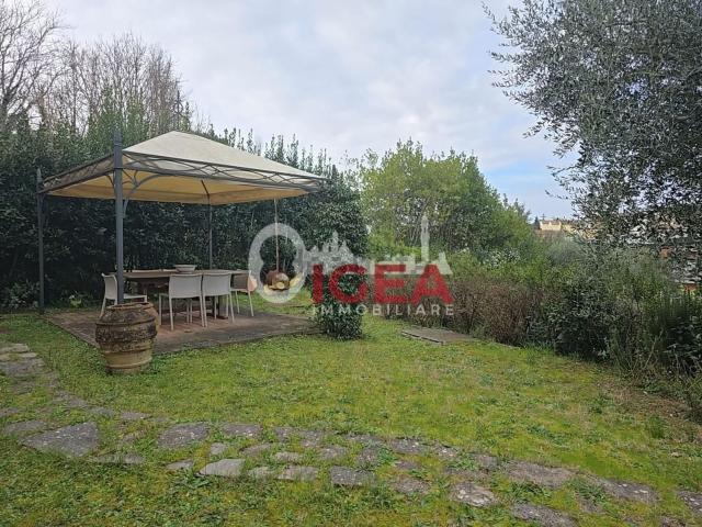 Case e ville in vendita di 460 m² in Via Guido da Siena