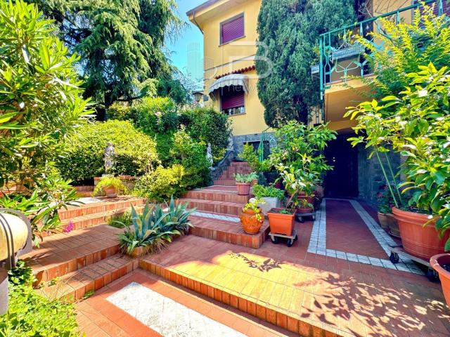 Case e ville in vendita di 460 m² in Via Dante Alighieri