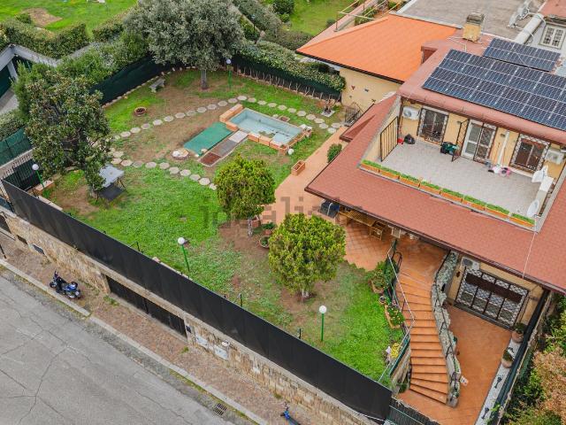 Case e ville in vendita di 460 m² in Via Indonesia