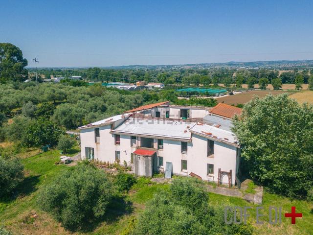 Case e ville in vendita di 460 m² in Via montebello