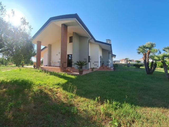 Case e ville in vendita di 460 m² in Via Roma, 233