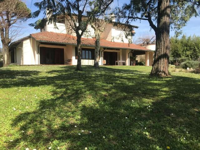 Case e ville in vendita di 460 m² in Via Romana