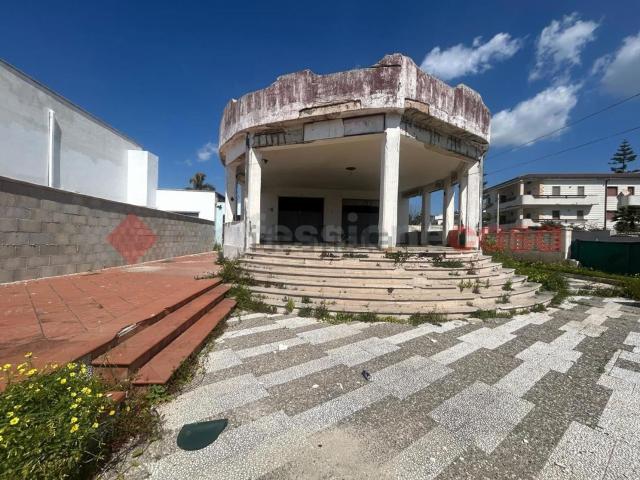 Case e ville in vendita di 460 m² in Viale dei Micenei, 65