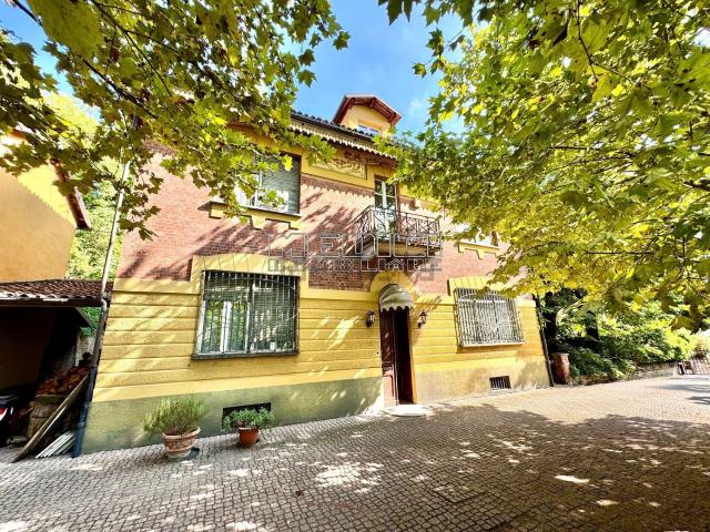 Case e ville in vendita di 460 m² in Frazione Castiglione, 137