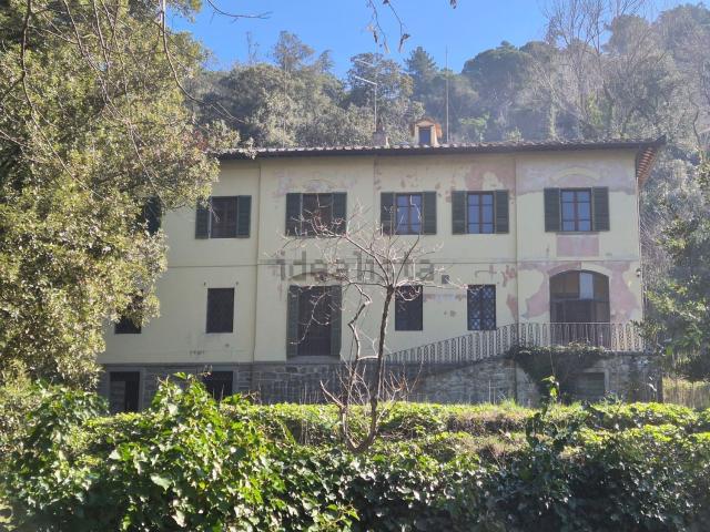Case e ville in vendita di 460 m² in Strada dei Cappuccini