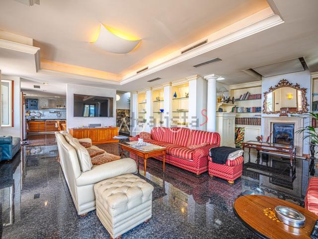 Case e ville in vendita di 460 m² in Strada Noci, 56