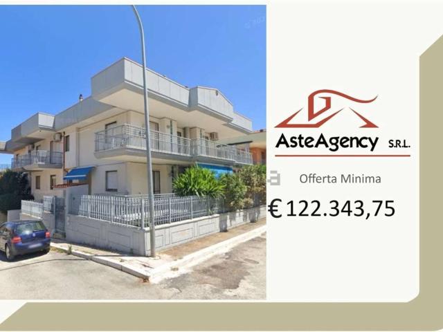 Case e ville in vendita di 461 m² in Via delle Ginestre, 18