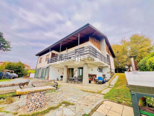 Case e ville in vendita di 462 m² in Via Cesare Battisti, 24