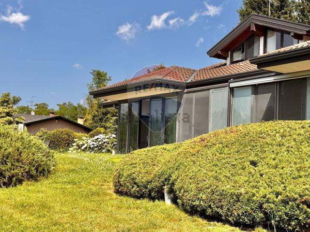 Case e ville in vendita di 462 m² in Via Enrico Fermi, 18
