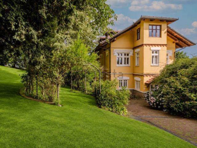 Case e ville in vendita di 462 m² in Via Frate Lebole