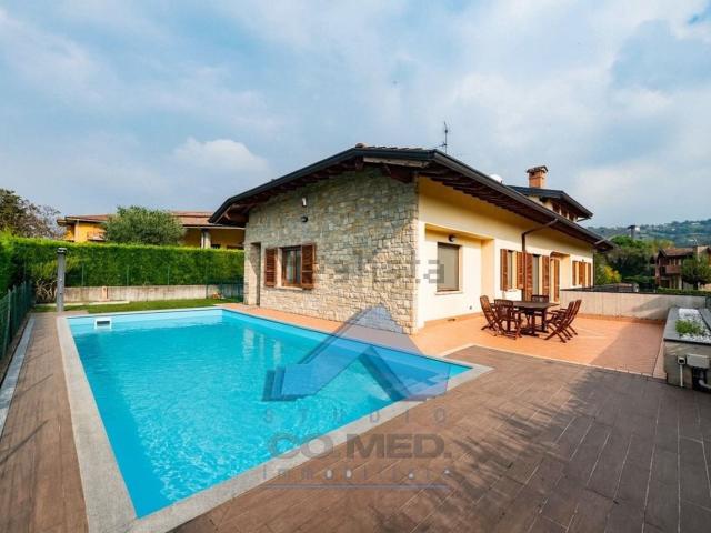 Case e ville in vendita di 463 m² in Via Aldo Moro