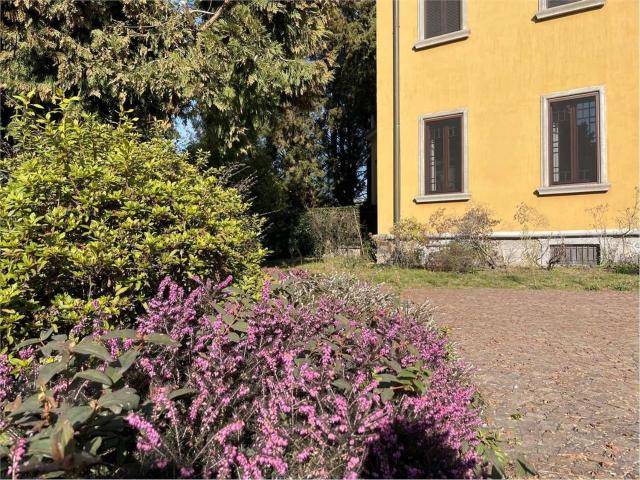 Case e ville in vendita di 463 m² in Via G. Mameli