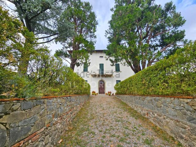 Case e ville in vendita di 463 m² in Via Provinciale Lucchese, 333