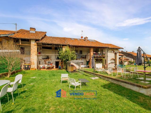 Case e ville in vendita di 463 m² in Strada Sant&apos Anna, 52