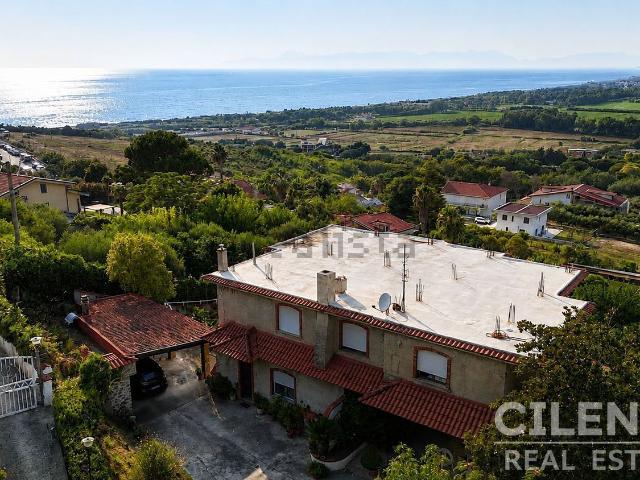 Case e ville in vendita di 464 m² in Via Volturno, 99