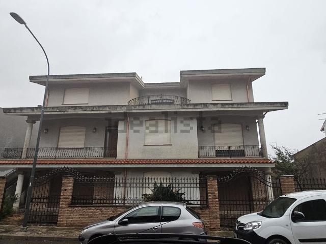 Case e ville in vendita di 465 m² in Via Amerigo Vespucci, 27
