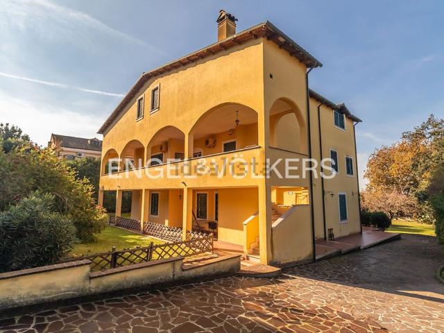 Case e ville in vendita di 465 m² in Via Vittorio Alpe
