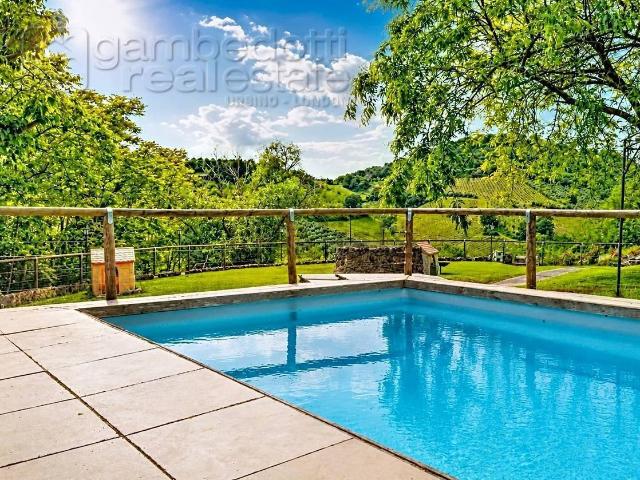 Case e ville in vendita di 466 m²