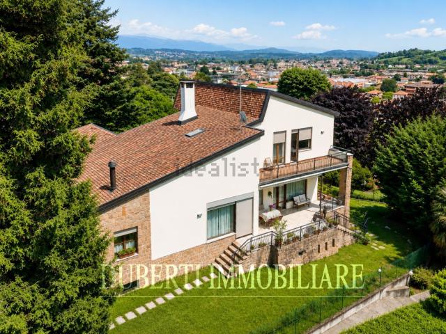 Case e ville in vendita di 466 m² in Via Garbino, 11