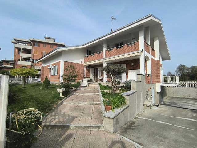 Case e ville in vendita di 467 m² in Via della Palazzina, 80
