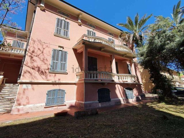 Case e ville in vendita di 467 m² in Via delle Onde, 1