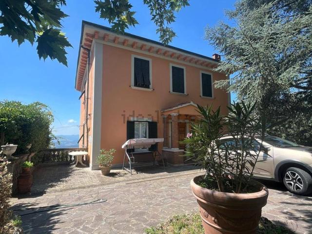 Case e ville in vendita di 467 m² in Viale Giuseppe Garibaldi, 49