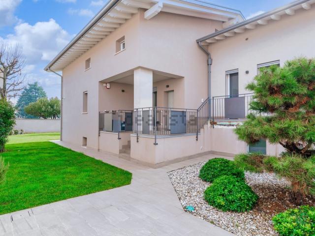 Case e ville in vendita di 468 m² in Via Brescia