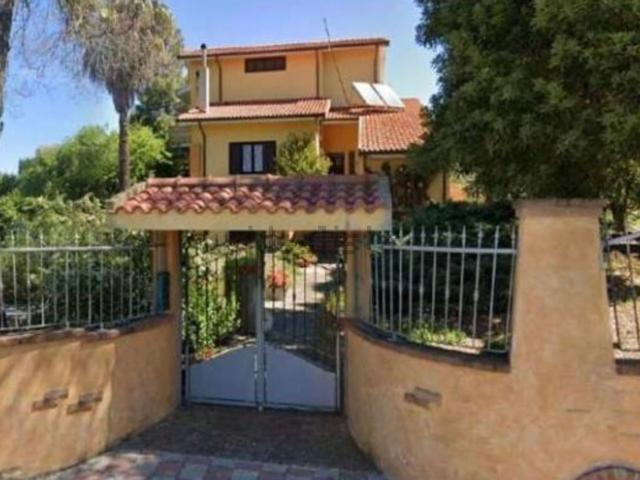 Case e ville in vendita di 468 m² in Via meazza, 2