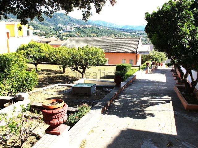 Case e ville in vendita di 468 m² in Via Nazionale, 15