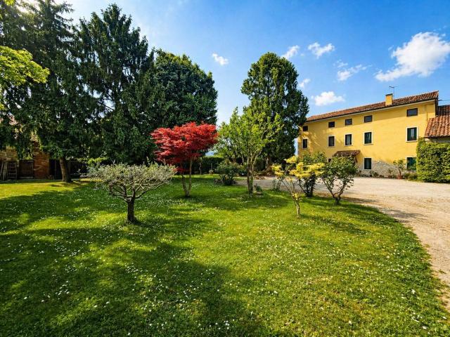 Case e ville in vendita di 468 m² in Via Quintarello