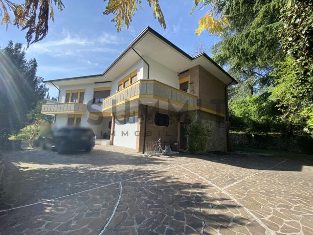 Case e ville in vendita di 470 m²