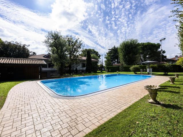 Case e ville in vendita di 470 m² in Via comun nuovo, 194