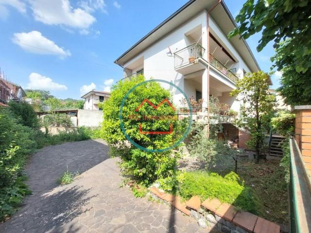 Case e ville in vendita di 470 m² in Via Andrea Bacci