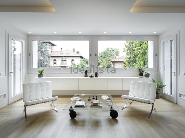 Case e ville in vendita di 470 m² in Via Giovanni Segantini, 1