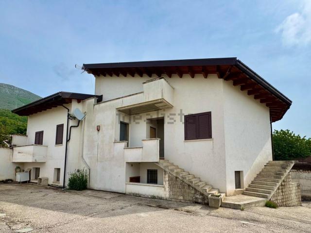 Case e ville in vendita di 470 m² in Via Gran Sasso, 28