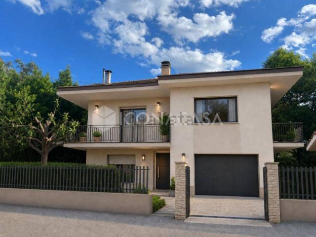 Case e ville in vendita di 470 m² in Via Monte Corvo
