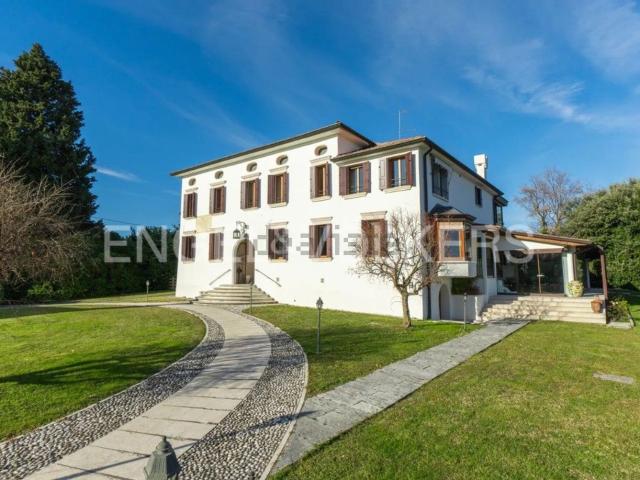 Case e ville in vendita di 470 m² in Via Manzana