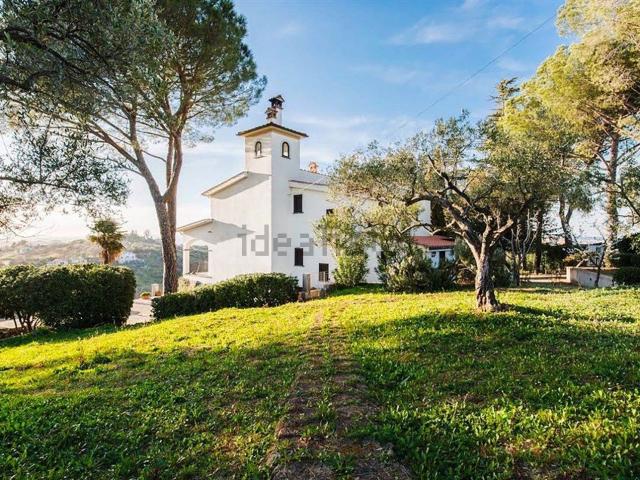 Case e ville in vendita di 470 m² in Via Mussomeli