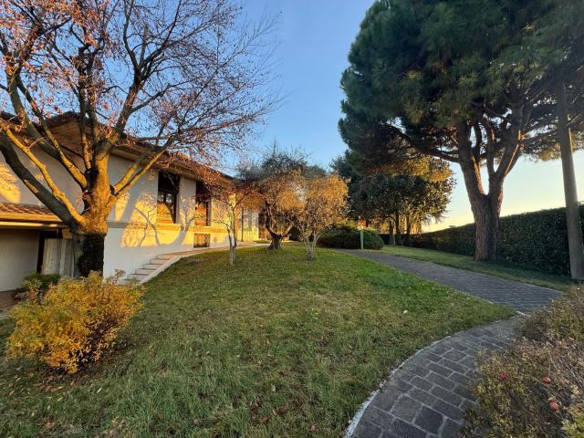 Case e ville in vendita di 470 m² in Via San Lorenzo, 6